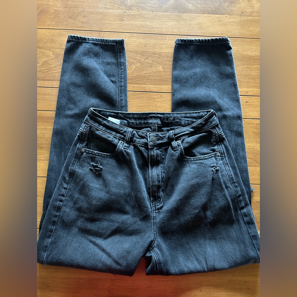 American Eagle women’s ripped jeans- size 2 black